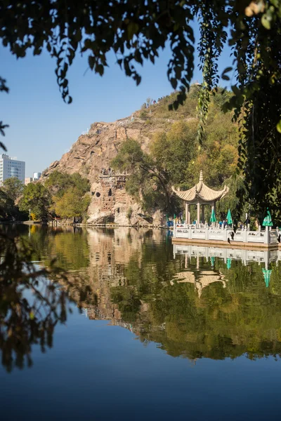 Chinese gazebo in the city pond — Stock Photo, Image