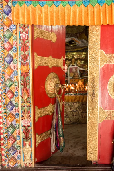 Eingangstür im buddhistischen Tampon — Stockfoto