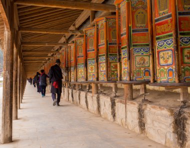 Mantra ile Tibet ritüel davul