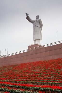 Mao Çin'deki en büyük heykeli