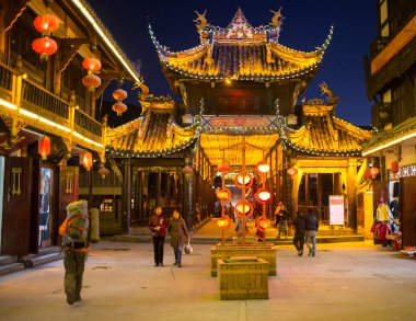 Turistler Çin mekanları ziyaret