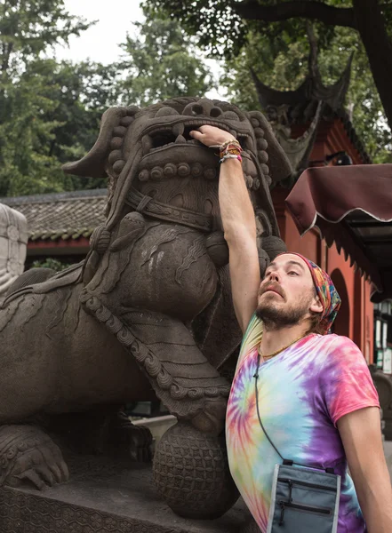 Turistas visitam os pontos turísticos da China — Fotografia de Stock