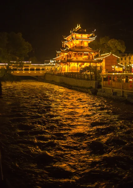 Luminosas y elegantes calles nocturnas de China —  Fotos de Stock