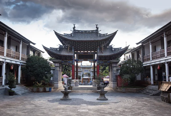 Chinese pavilion in the city park — Stock Photo, Image