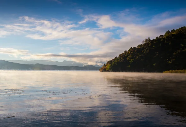 Beautiful lake at sunrise in autumn mountains — Stock Photo, Image