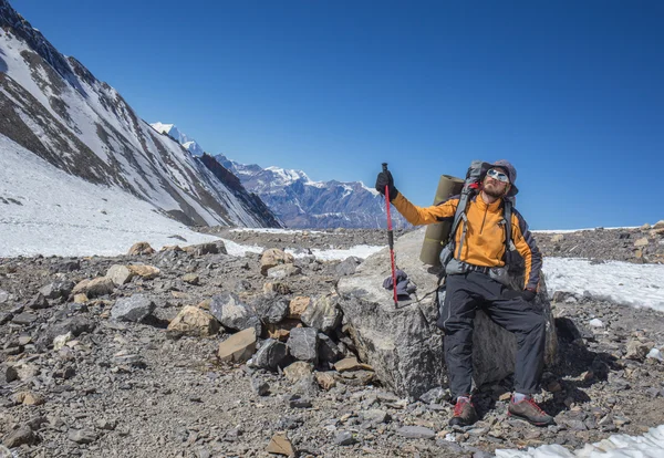 Man hiker on a top — Stock Photo, Image