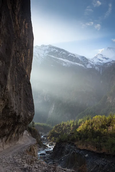 Sentiero in pietra in montagna — Foto Stock