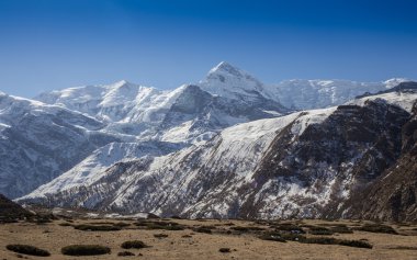 Dağların ardında güzel gün batımı