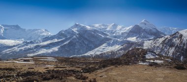 Dağların ardında güzel gün batımı
