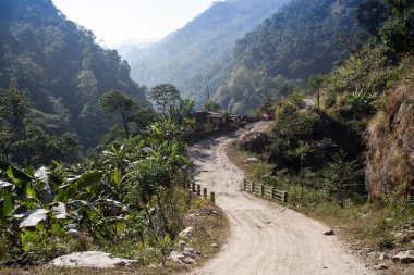 Dağlarda taş patika 