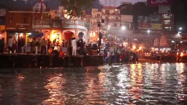 Sur la rivière Ganges à Varanasi — Video