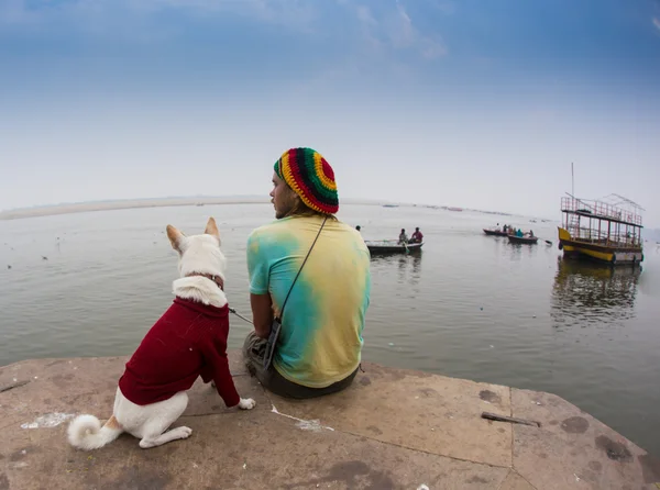 Young man taking a selfie with his dog — Stock Photo, Image