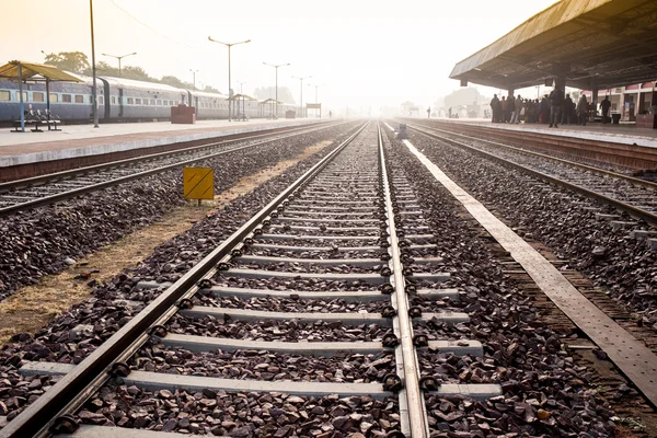 La voie à suivre ferroviaire — Photo