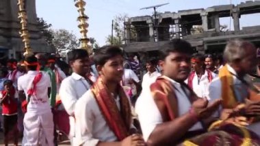 insanlar Tanrı kutlama