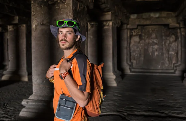 Voyageurs dans le temple indien — Photo