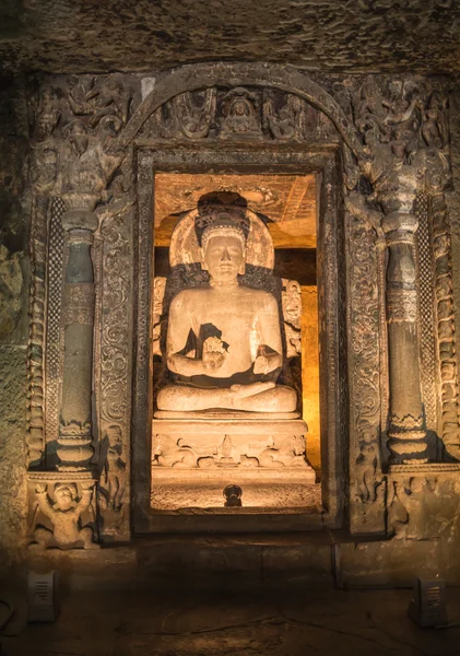 Pęknięty powierzchni stary statua Buddy — Zdjęcie stockowe