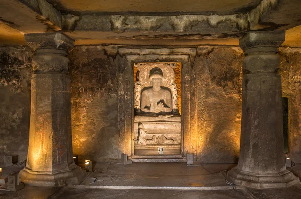 Cracked surface of old Buddha statue — Stock Photo, Image