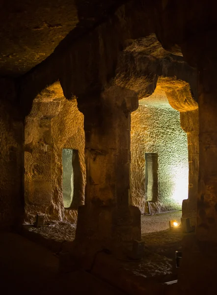 Vergessener unterirdischer Tempel — Stockfoto