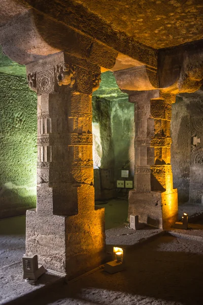 Templo subterrâneo esquecido — Fotografia de Stock