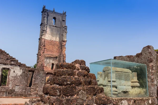 Ruiny dvou starých kostelů — Stock fotografie