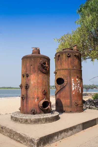 Old industrial architecture - rusty metal silo tanks. — Stock Photo, Image