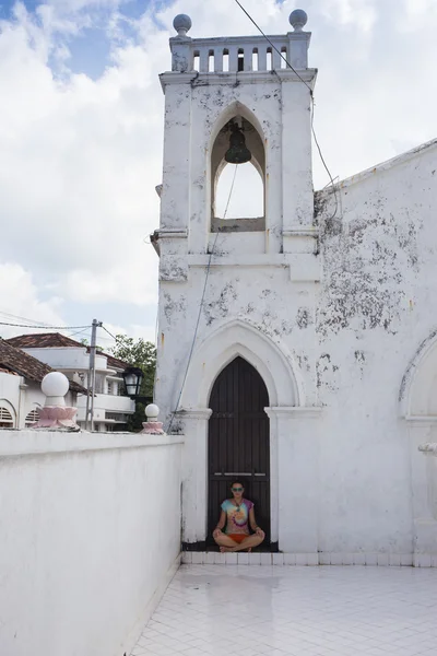 Chiesa in stile coloniale bianco — Foto Stock