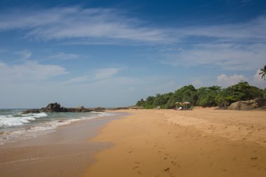 deniz kum gökyüzü ve yaz gün