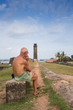 bir saat kulesi atış kapatmak