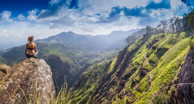 Kazanan başarılı kadın kutluyor mutlu