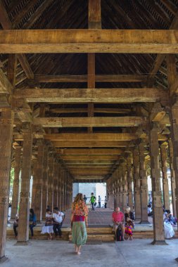 Kandy, Sri Lanka - Şubat 01: Pera Hera Festivali Kandy Buda'nın diş kutlamak için. Dansları ve güzel oluşan filler dekore edilmiştir. Şubat'ta alınan 01,2015, Kandy, Sri Lanka.