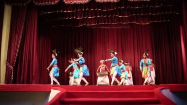 Varanasi, Hindistan - 1 Ocak 2015: Ganj Nehri ve Varanasi ghats Kumbh Mela festival mornimg sırasında.