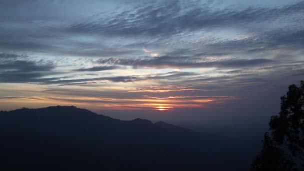 Krásný východ slunce nad mořem z Thajska. — Stock video