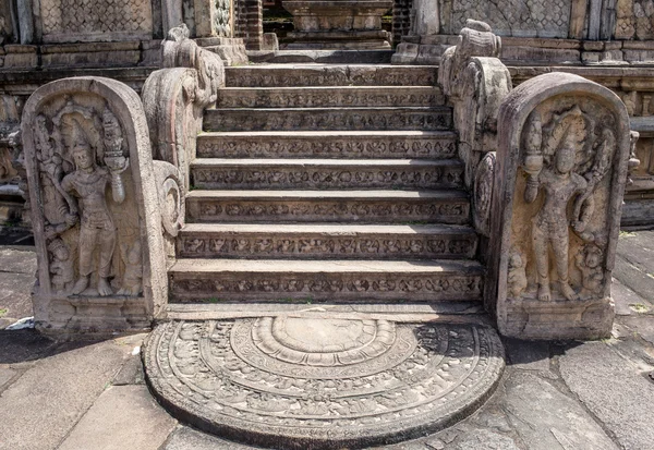 Antiga estupa budista Vatadage em Pollonnaruwa, Sri Lanka — Fotografia de Stock