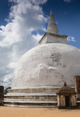 Rankoth Vehera, en büyük Budist stupa arkası 