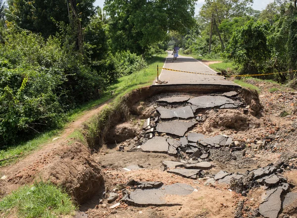 Asphalt road path collapsed head — 图库照片
