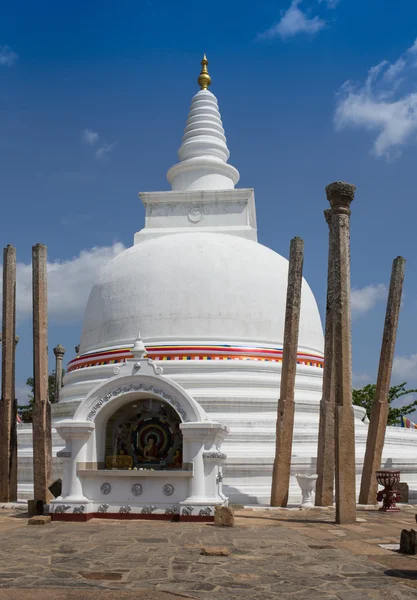 The rear of Rankoth Vehera, the largest Buddhist stupa — Stock Photo, Image