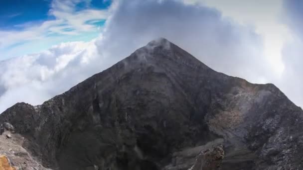 La forma clásica del cono del volcán Arenal en Costa Rica . — Vídeo de stock