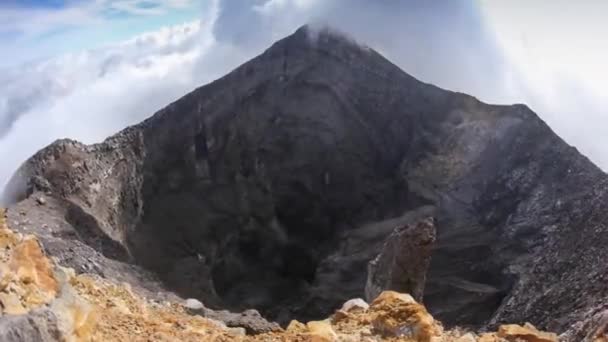 Классическая форма конуса вулкана Ареналь в Коста-Рике . — стоковое видео