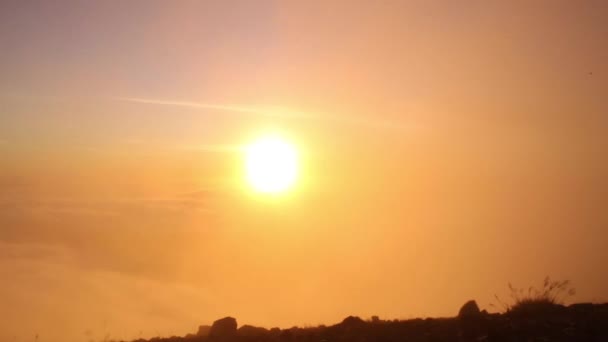 Захід сонця з сонячними променями — стокове відео