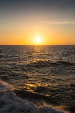 Günbatımında gökyüzü. Doğa bileşimi