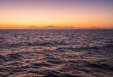 Günbatımında gökyüzü. Doğa bileşimi