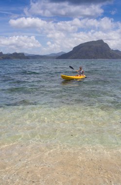 портрет дівчинки в каяк