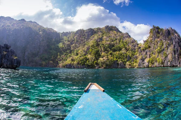 Gyönyörű strandok és a kék óceán, a Fülöp-szigeteken — Stock Fotó