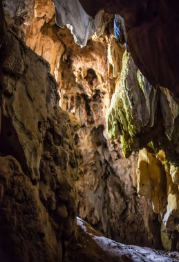 Dağ mağarada Taldinsky