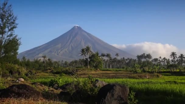 Vista aérea Islandia paisaje volcánico. Volkano Mayon. Filipinas — Vídeo de stock