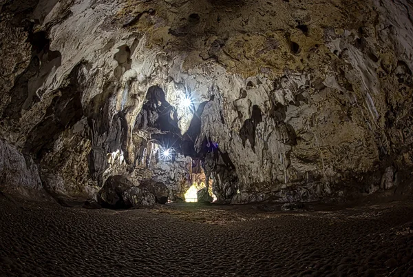 Bela caverna de Lod em Sappong — Fotografia de Stock