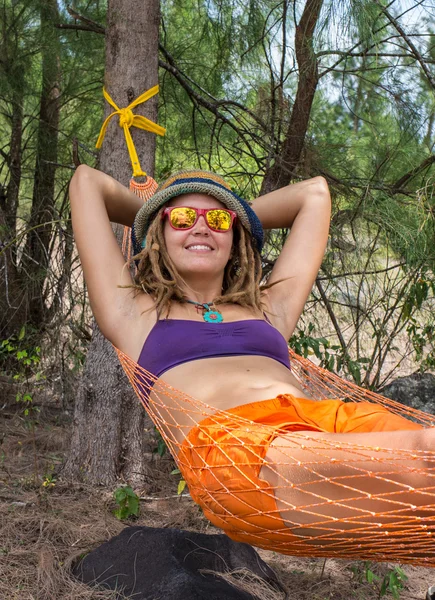 Man Relaxing In Hammock — Stock Photo, Image