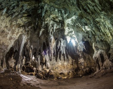 Sappong güzel Lod mağarada