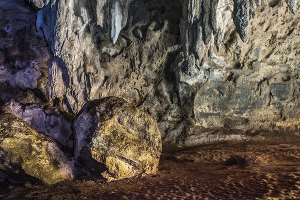 Bela caverna de Lod em Sappong — Fotografia de Stock