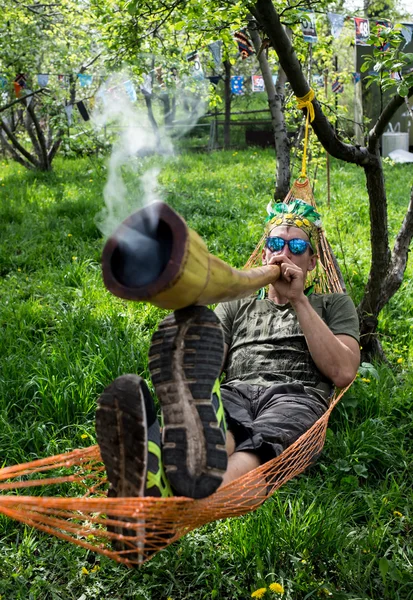 Man in a hammock with  pipe — Stock Photo, Image